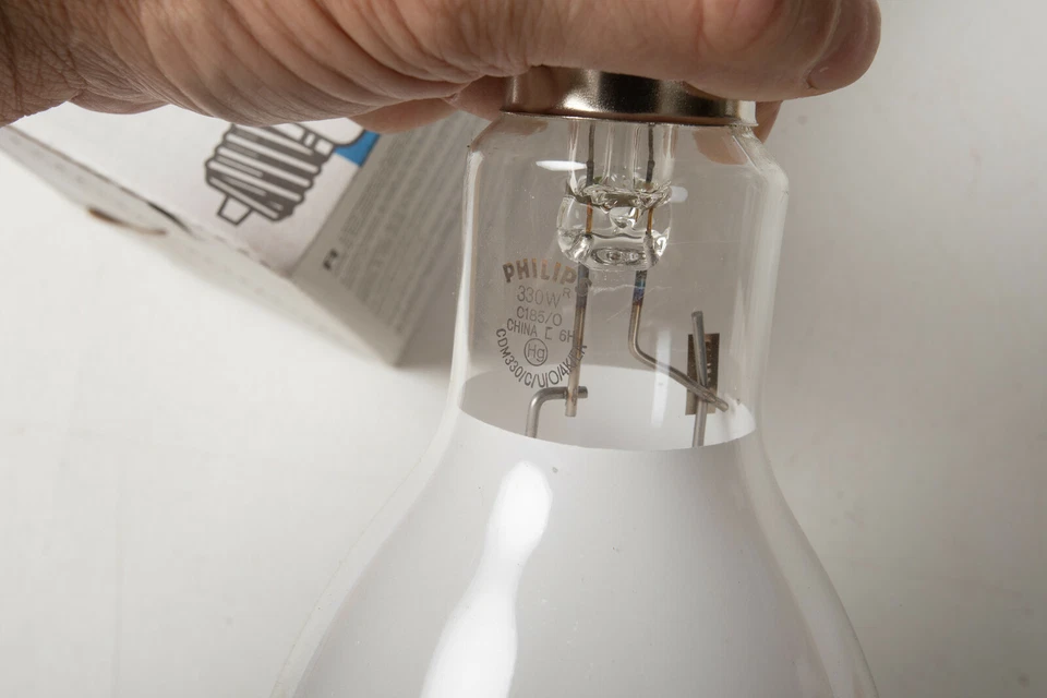 Philips Metal Halide Lamp Bulb (O1L) 23693-5 330W c185/0 Large Base - Image 3 of 4