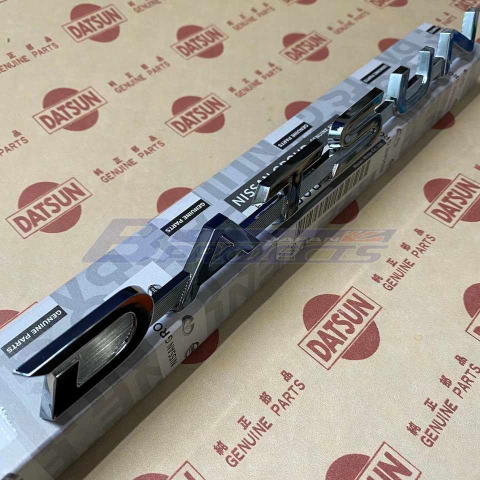 DATSUN 510 Guardabarros Lateral/Tapa del Maletero Cromo Emblema Genuino (Para Nissan Bluebird) Foto 2 de 4