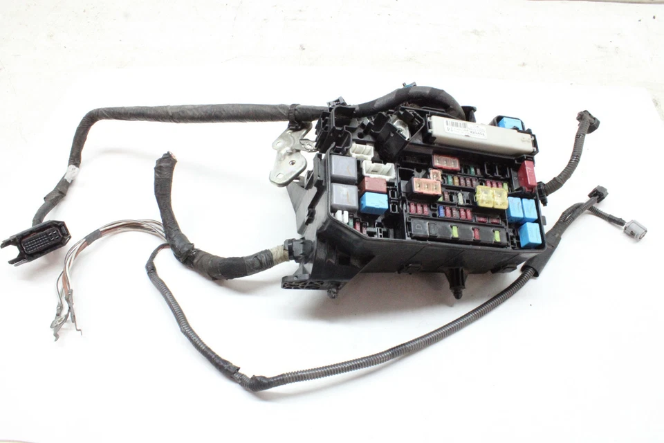 Toyota Prius 2014 caja de conexiones de fusibles de motor OEM 12 13 14 15 Foto 4 de 4