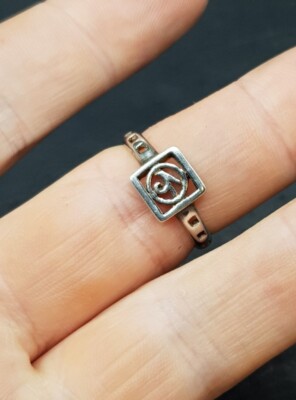  Englischer Import Sterling 925 Silber Ring 1998 '' Unbekanntes Symbol ''. UK Größe P  