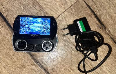 Sony PSP Go (16GB) Schwarz + 8GB M2 Karte