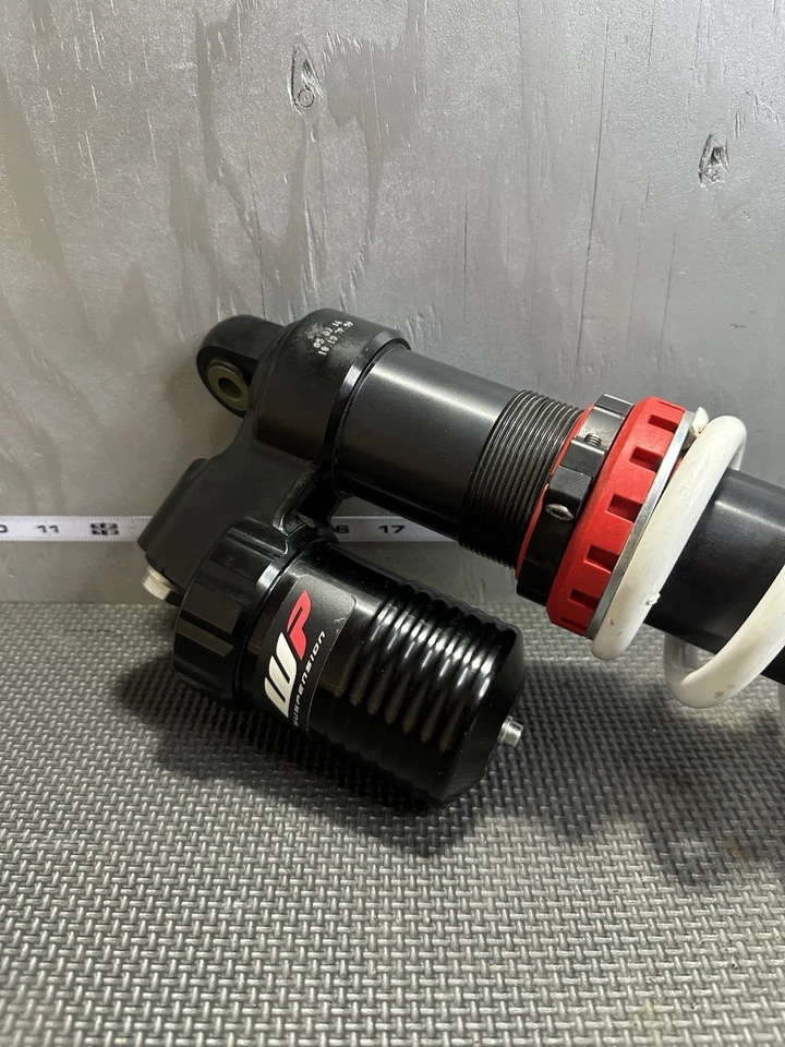 Husqvarna FC450 2016 ¡Amortiguador trasero bonito! Foto 2 de 4