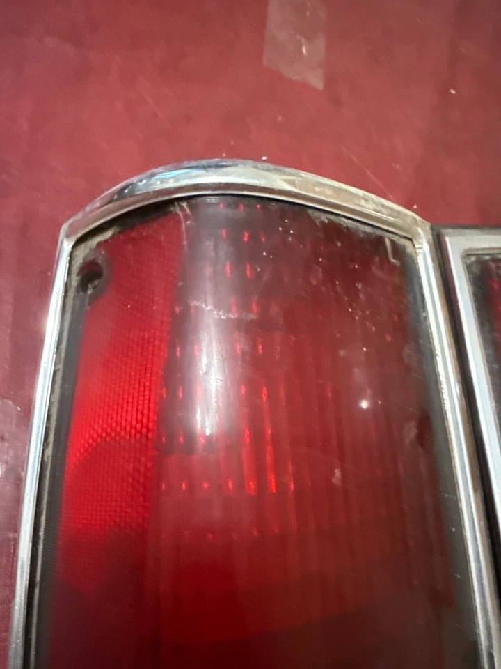 1982 1993 Chevy S10 GMC S15 Sonoma 1994 Blazer Jimmy OEM Taillight Assembly - Image 2 of 4
