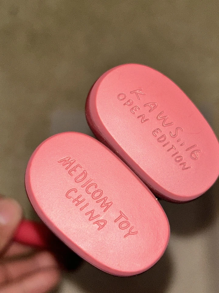 "Juguete Kaws Companion Desollado Rubor Diseccionado Original Falso 8"" 2016 Borgoña/Rosa" Foto 3 de 4