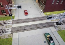 Walthers ~ HO Scale ~ Modern Wood Grade Cross...