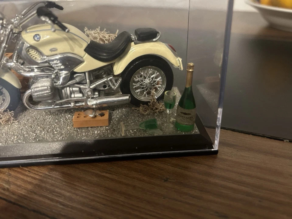 Diorama 1:43 BMW Motorrad - Bild 4 von 4