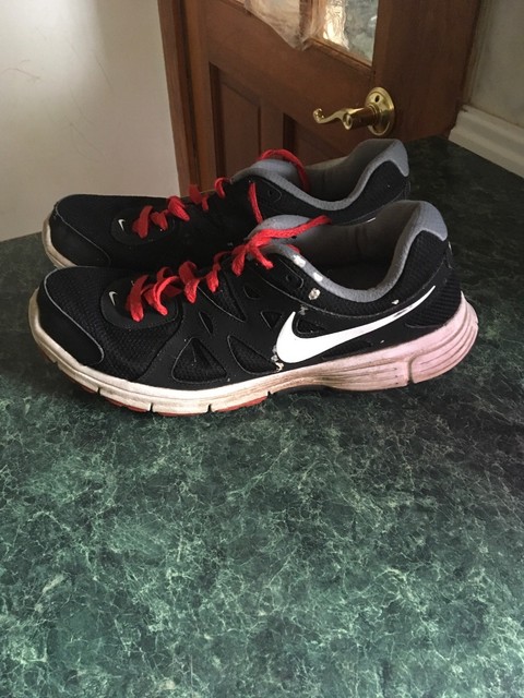 nike revolution 2 black