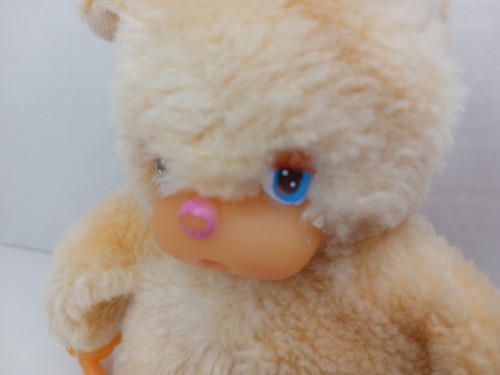 Vintage 1979 Russ Berrie Thumb Sucking Tan Bear Plush 6” Blue Eyes Squeaks - Picture 3 of 7