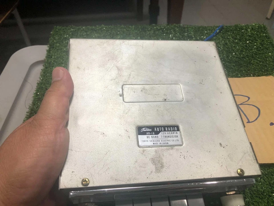 1964-67 DATSUN BLUEBIRD 410/411 Toshiba automotive radio.Nos Genuine japan (B) - Imagem 4 de 4