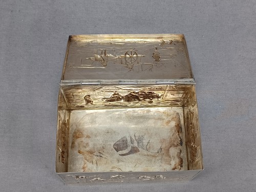 P. Oberlander German Hanau 800 Silver Repousse Farm & Tavern Scenes Box - Picture 7 of 10