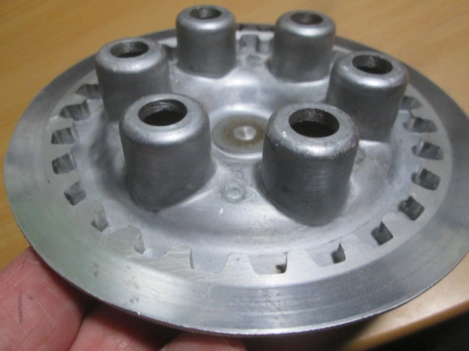 PLACA DE PRESIÓN YAMAHA MX360 / SC500 / YZ250 / YZ360 / DT360 363-16351-00-00 Foto 3 de 4