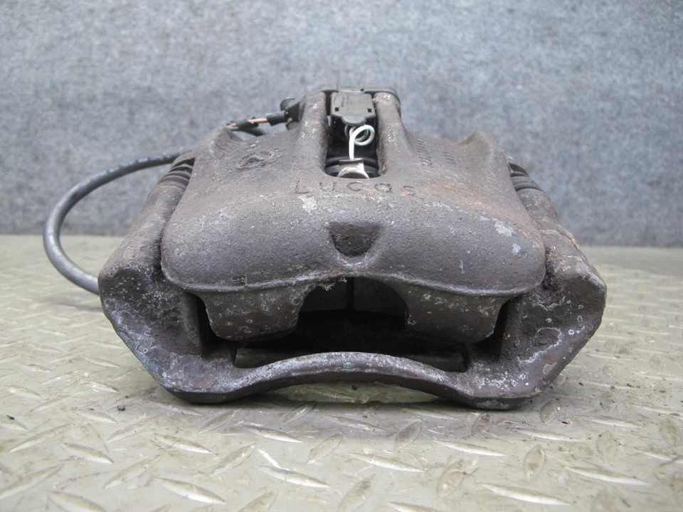 90-95 MERCEDES W124 300D JUEGO DE 2 PINZAS DE FRENO DELANTERAS DERECHA E IZQUIERDA OEM Foto 4 de 4