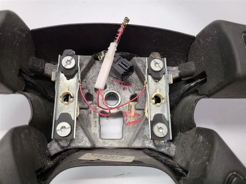 GMC ENVOY 2005-2009 VOLANTE DE CUERO CON CONTROLES ACCESORIOS Foto 3 de 4