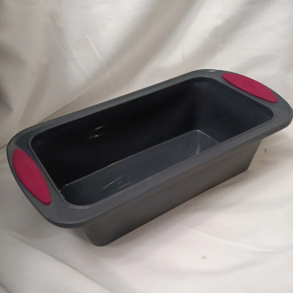 Trudeau Superb Silicone  Technology Loaf Pan . Gray w/ Red. 8.5 x 4.5 inches - Image 3 of 4