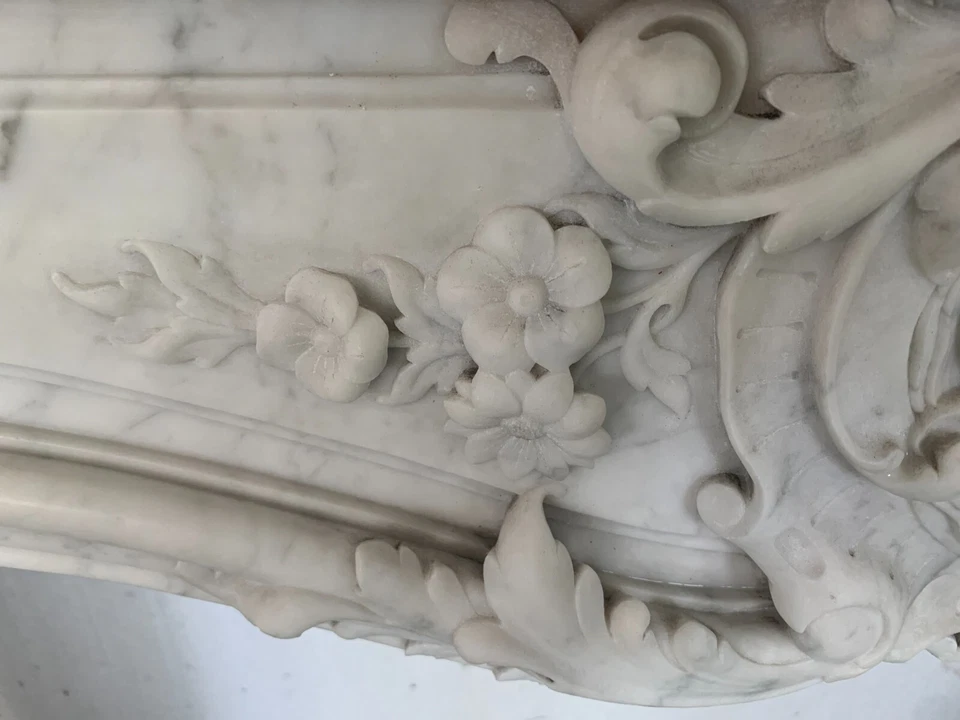 Cheminée de style Louis XV en marbre blanc de Carrare XIX siècle - Photo 4/4