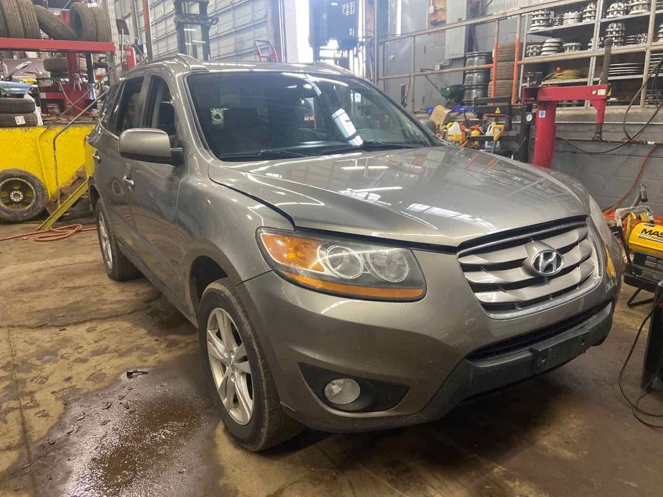 Motor limpiaparabrisas trasero de vidrio usado se adapta a: Hyundai Santa Fe 2011 grado C Foto 4 de 4