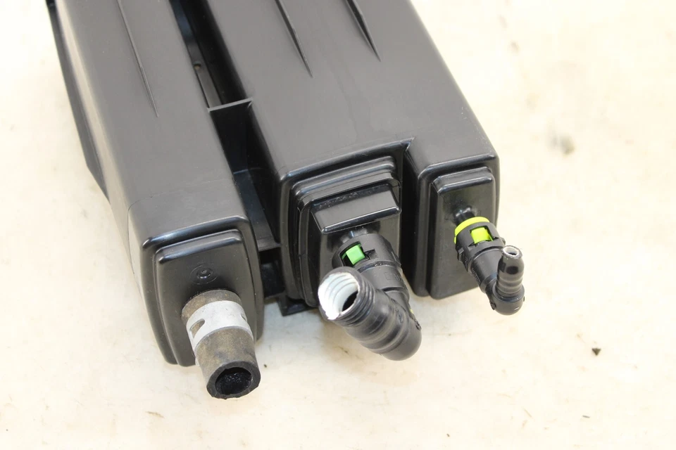 Mazda MX-5 Miata 2006-2015 bote de vapor de combustible de carbón OEM KZ38 Foto 3 de 4