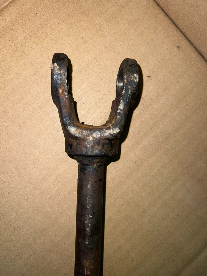 2000-2001 Polaris Magnum 325 OEM Front Propshaft Missing One Yoke 1380138 - Image 3 of 3