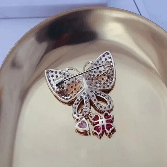 Broche prendedor de turmalina creada en laboratorio corte corazón de 3,00 quilates acabado oro amarillo de 14 quilates Foto 4 de 4