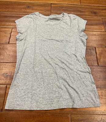 Universal Thread Women s M Gray Solid Crew Neck Short Sleeve Basic T-Shirt