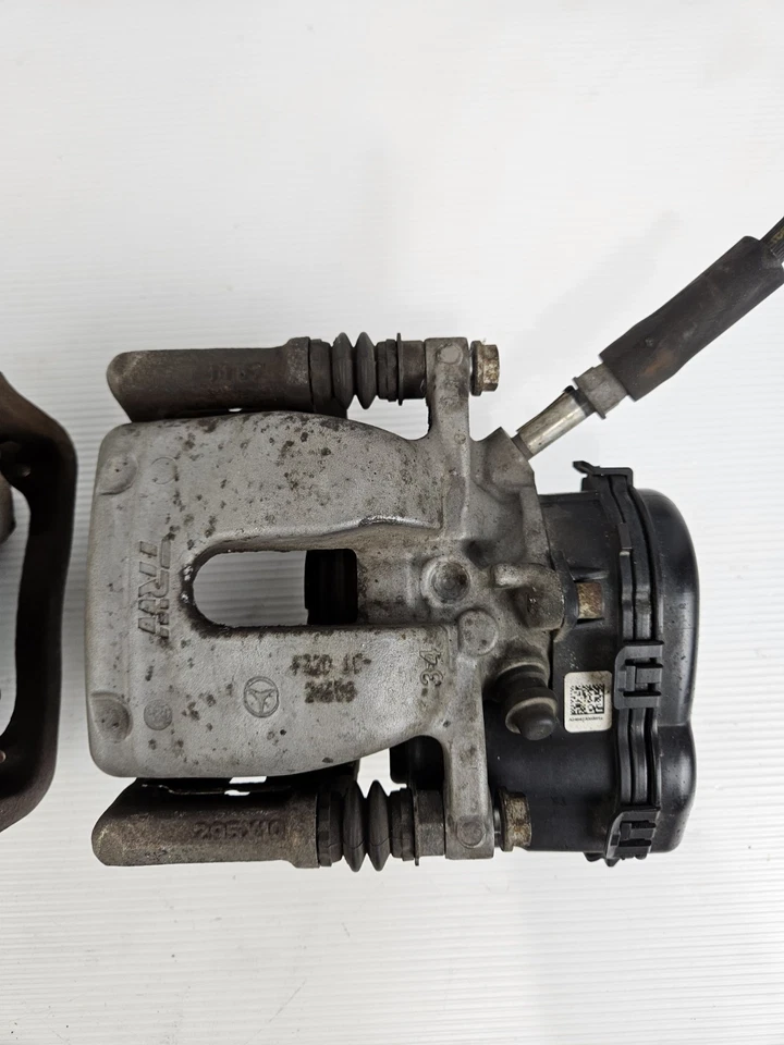 Juego de pinzas de freno traseras derecha e izquierda Mercedes W117 CLA250 14-19 OEM Foto 3 de 4