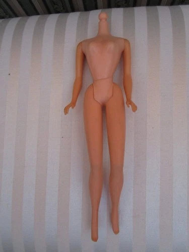 VINTAGE 1966  TWIST N TURN Bend Legs~ BODY Only~Mattel Inc~Japan