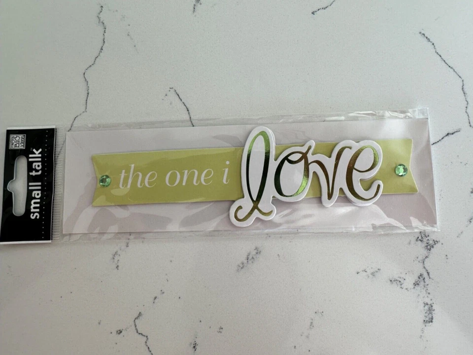 Álbum de recortes Me & My Big Ideas Small Talk Green Boarder con letrero One I Love Foto 3 de 4