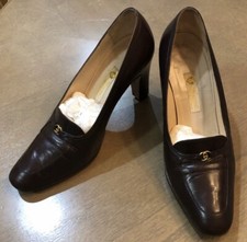 VINTAGE 1970s GUCCI Designer Luxury Italian Charm Mahogany Leather Heel Pumps