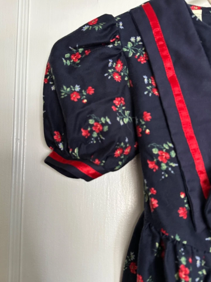 Vestido Floral Laura Ashley Madre e Niño Talla 5Y Azul Marino y Rojo Lazos Manga Abullonada De Colección Foto 4 de 4