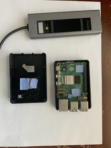 Raspberry Pi 5 - 4gb RAM in case, with 256 gb ssd and pi keyboard - Afbeelding 4 van 9
