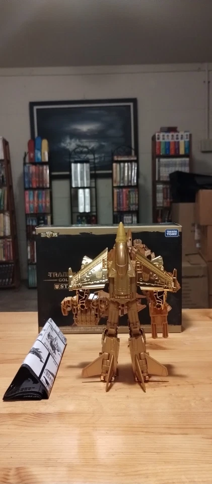 TRANSFORMERS GOLDEN LAGOON STARSCREAM 2018 Completo com Caixa e Instruções. - Imagem 3 de 4