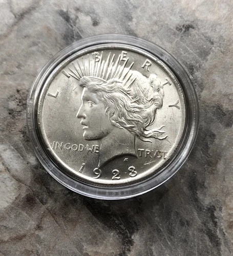 1923 SILVER PEACE DOLLAR IN CHOICE BU CONDITION!!