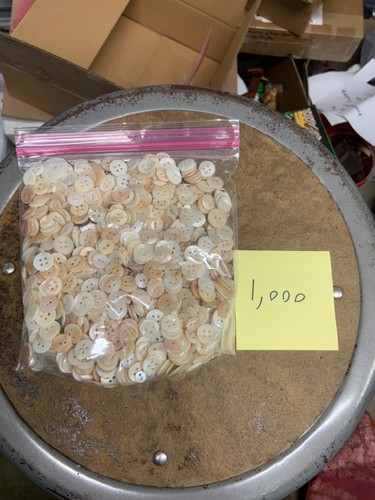 1000 Vintage to Antique Mother of Pearl Buttons.