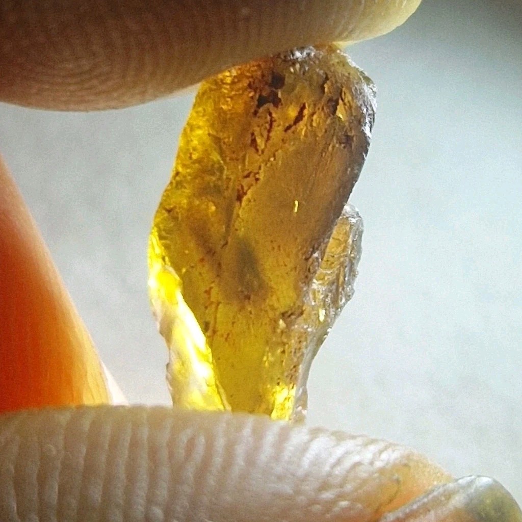 Unbeheizter Saphir 4,8ct. Orange Facette rau aus Umba, Tansania. #US9648