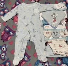 New Disney Baby Mickey Mouse And Friends Set Bodysuit,Hat,Bib,Mittens New Born