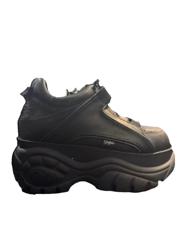 Zapatillas Buffalo London clásicas de plataforma baja en cuero negro Foto 2 de 4