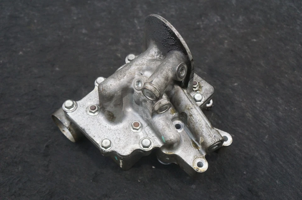 Engine Oil Filter Housing 6.6l OEM 12649227 Chevrolet Silverado 2500 3500 2015 - Image 4 of 4