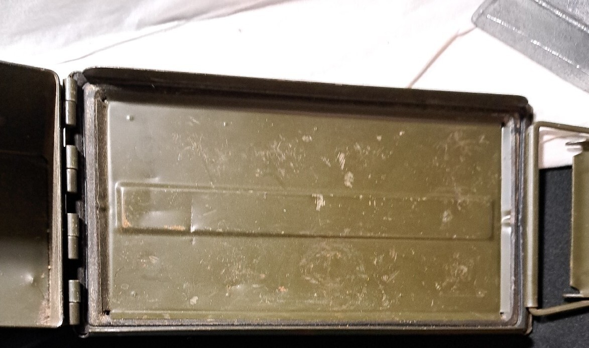 N335　8 FUZES PD M557　LOT MA-36-12　LOADED Vintage 1968 Vietnam Era US Military Ammo Box N335 8 FUZE PD