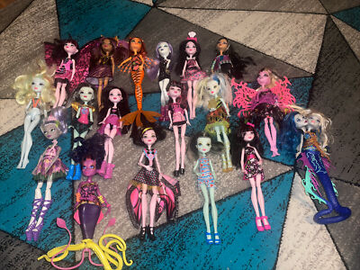 Monster High Large Lot Of 18 Dolls Most w Outfits! Rares Variety