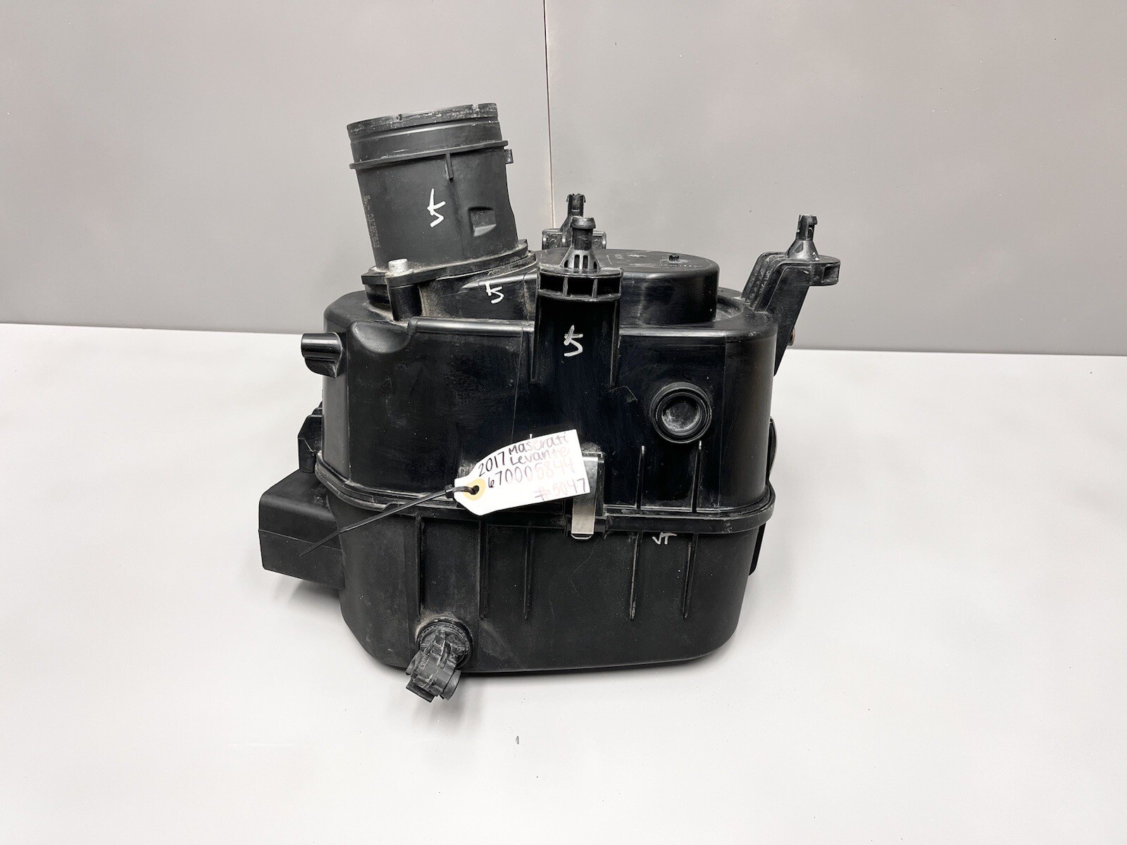 ⭐️2017-2020 Maserati LEVANTE Engine Air Intake Filter Left Box Housing 670005844