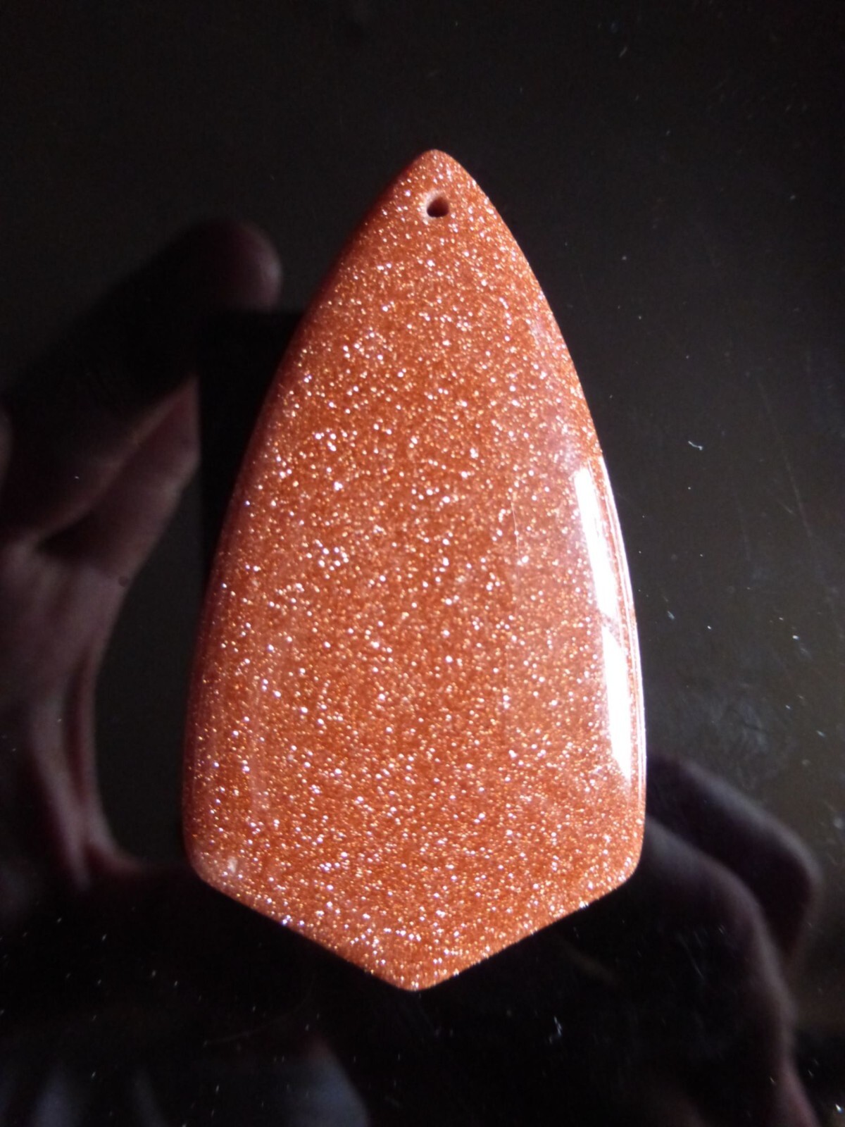 Pendentif pointe de flèche en stone orange de 5 cm, bijou artisanal N° 2443
