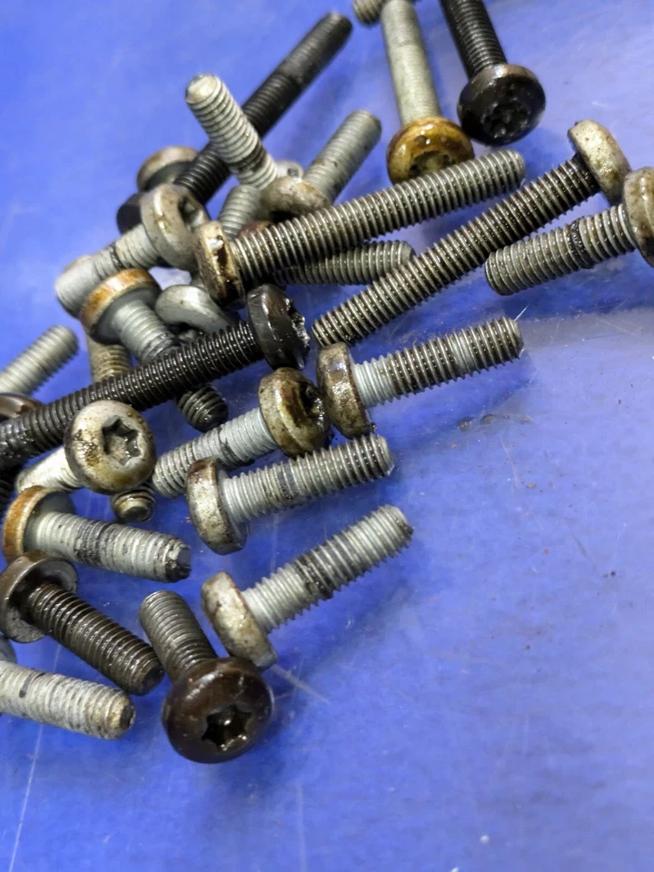 ceuc 2013-2015 AUDI A8 s6 s7 v8 4,0 L - Juego de pernos de cárter de aceite de motor superior Foto 3 de 4