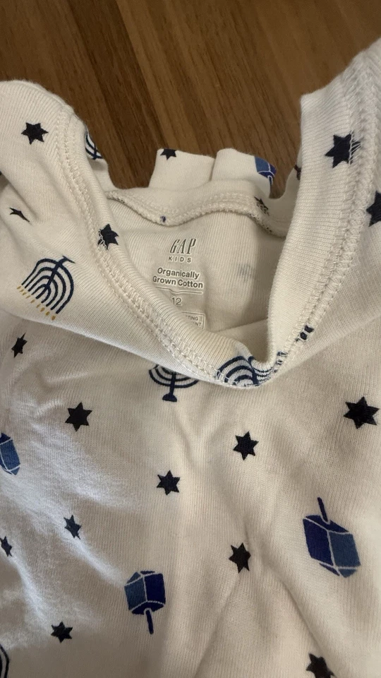 Pijama de algodón orgánico Gap Kids Disney talla 12 nunca usado Foto 3 de 4