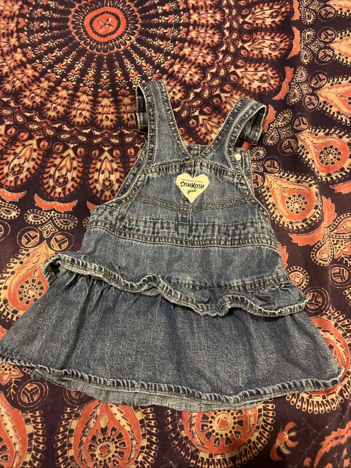 Genuino OshKosh Bebé Niña Azul Denim Jean/Corazón Babero Vestido Talla 12 Meses Foto 2 de 4