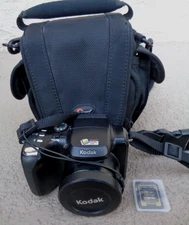 KODAK EASYSHARE Z712 IS DIGITAL CAMERA W/BAG AND SD CARD TESTED WORKS