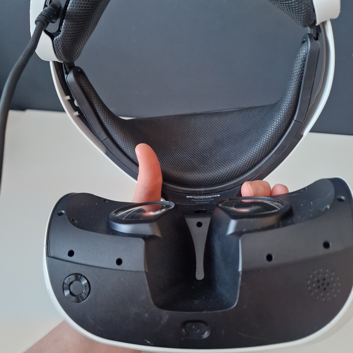 Sony Playstation PS4 VR Headset - No Earphones - Works but Read