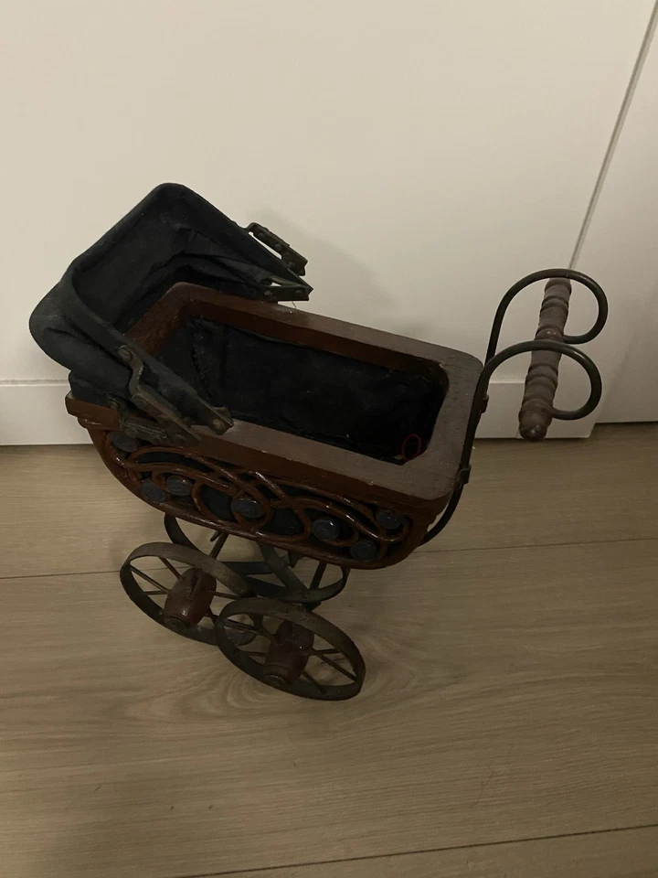 Beautiful Vintage Dolls Pram / Antique Decorative Dolls Pram - Image 3 of 4