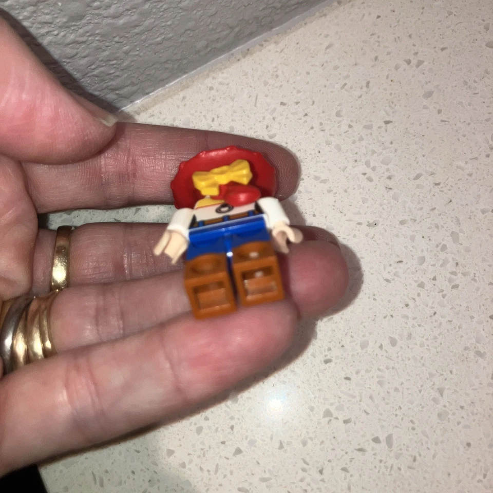LEGO Toy Story 4 RV Vacation, (10769) - Minifigura de Jessie Foto 3 de 4