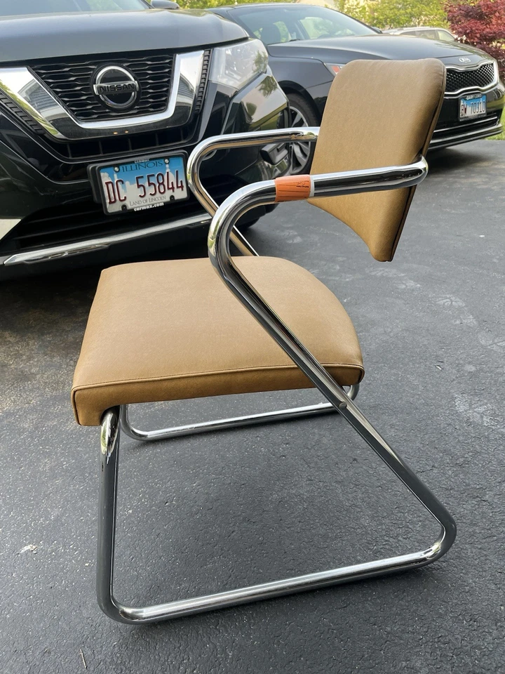 Silla Royal Cromo Beige. Royal Metal Manufacturing Company, Mid CENTURY MODERNO Foto 2 de 4