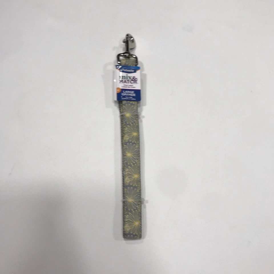 Correa de nailon Petmate para perros grandes plateada con flores amarillas Foto 3 de 4